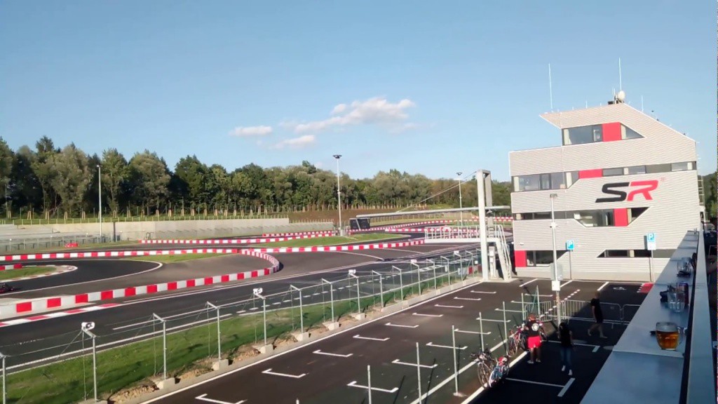 Circuit International de Steel Ring à Třinec en République Tchèque équipé de barrières de protection Tecpro