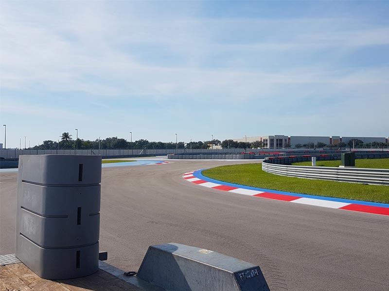 Tecpro bloc R1 validé par les normes FIA et FIM.