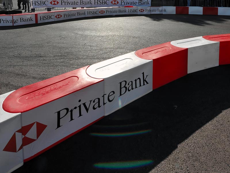 Bloc renforcé : élément dédié aux zones les plus exposées des circuits de karting indoor et outdoor.