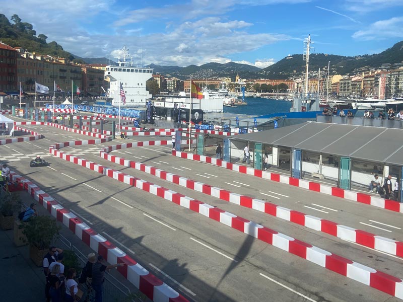 Standard block: equips most indoor and outdoor karting circuits.