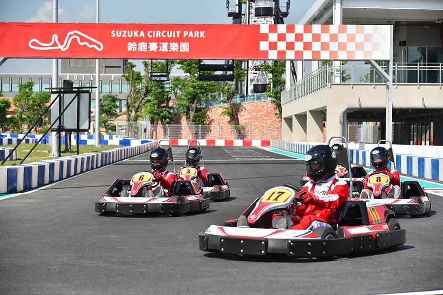Les barrières TECPRO assurent la sécurité du circuit de karting de Suzuka, en conformité avec les standards internationaux.